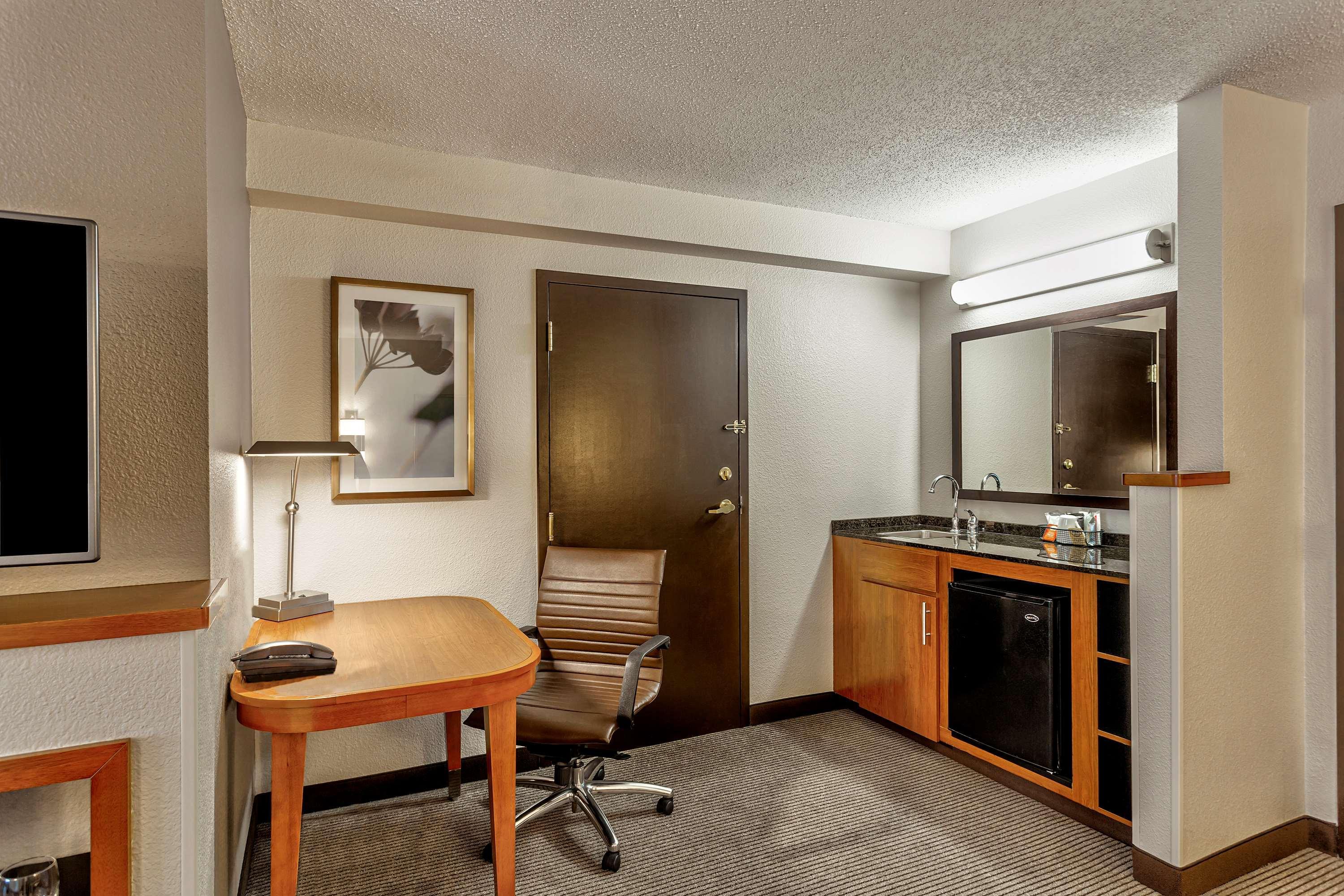 Wyndham Garden Kansas City Airport Exterior photo
