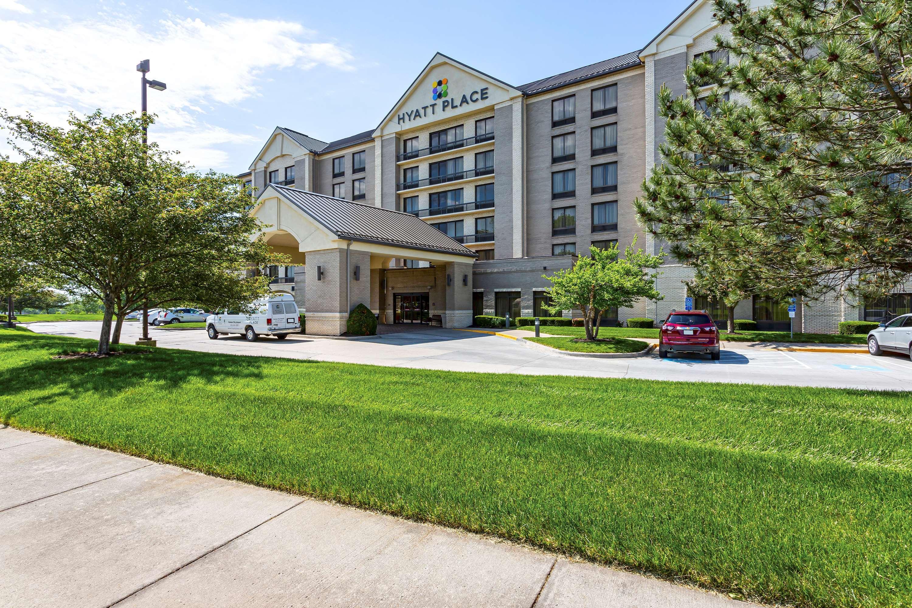Wyndham Garden Kansas City Airport Exterior photo