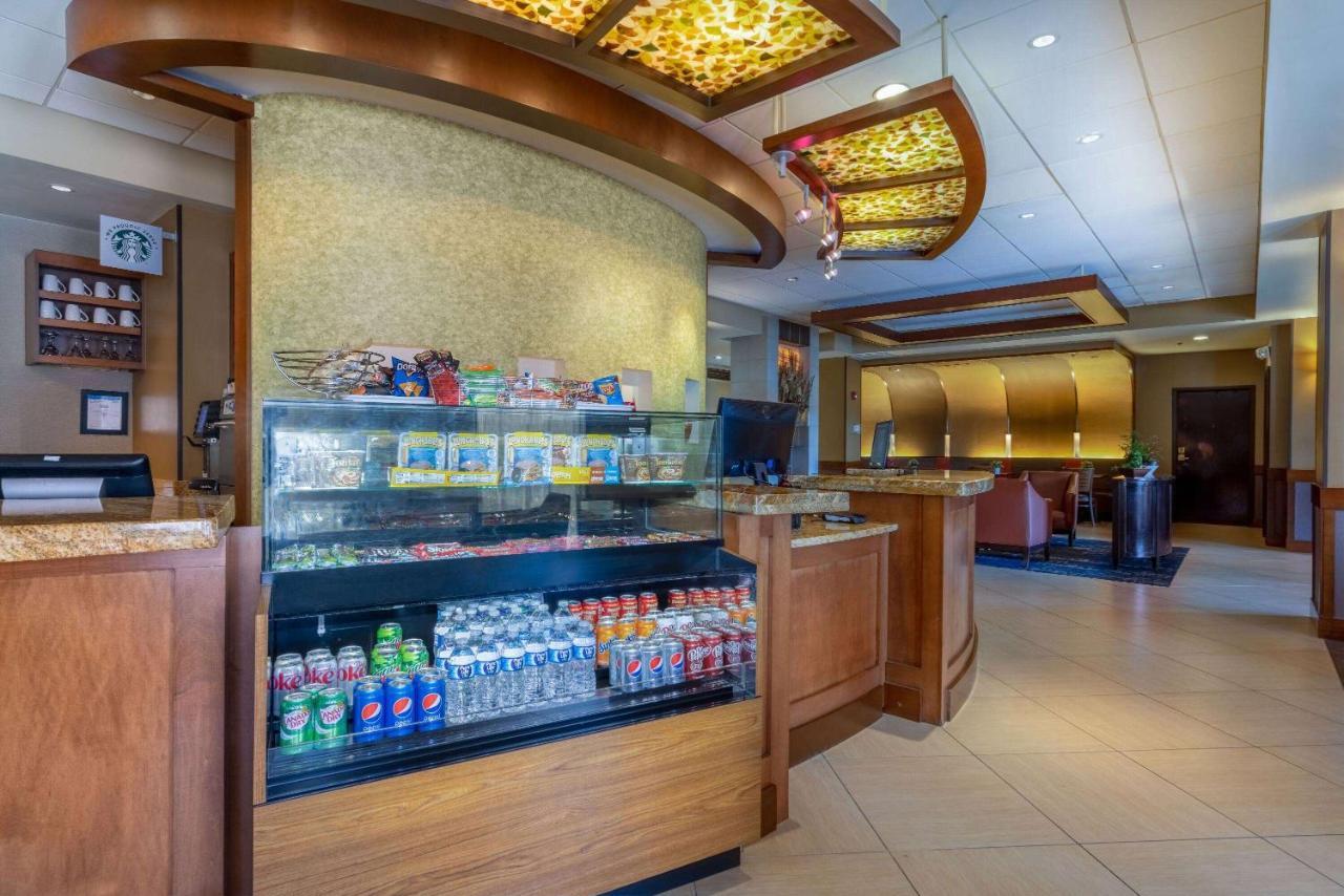 Wyndham Garden Kansas City Airport Exterior photo
